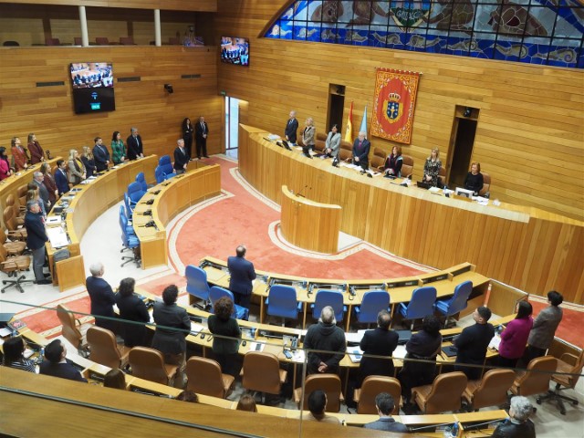 Minuto de silencio contra a violencia machista no Parlamento de Galicia